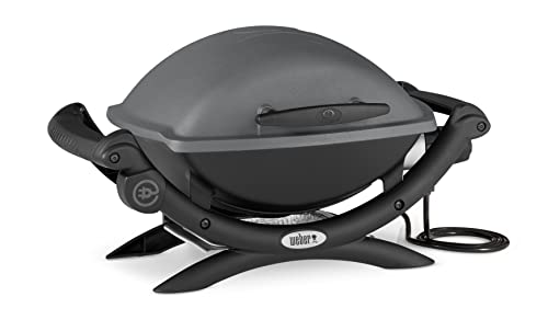 Weber Q1400 Elektrogrill (Dark Grey) mit 43 x 32 cm Grillfläche, 2-geteiltem porzellanemailliertem Gussrost und Aluminiumguss-Gehäuse. Kompakt, leistungsstark und ideal für Balkon oder Terrasse. Für stilvolles Grillen mit echtem BBQ-Feeling.