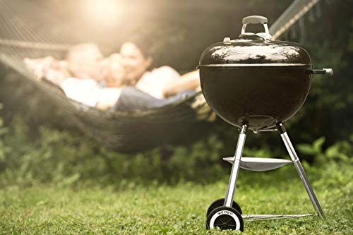 Weber Original Kettle Holzkohlegrill Ø 57 cm mit porzellanemailliertem Deckel und Kessel, integriertem Thermometer und One-Touch-Reinigungssystem. Klassiker mit viel Grillfläche und ikonischem Design. Für authentisches BBQ in bewährter Weber-Qualität.