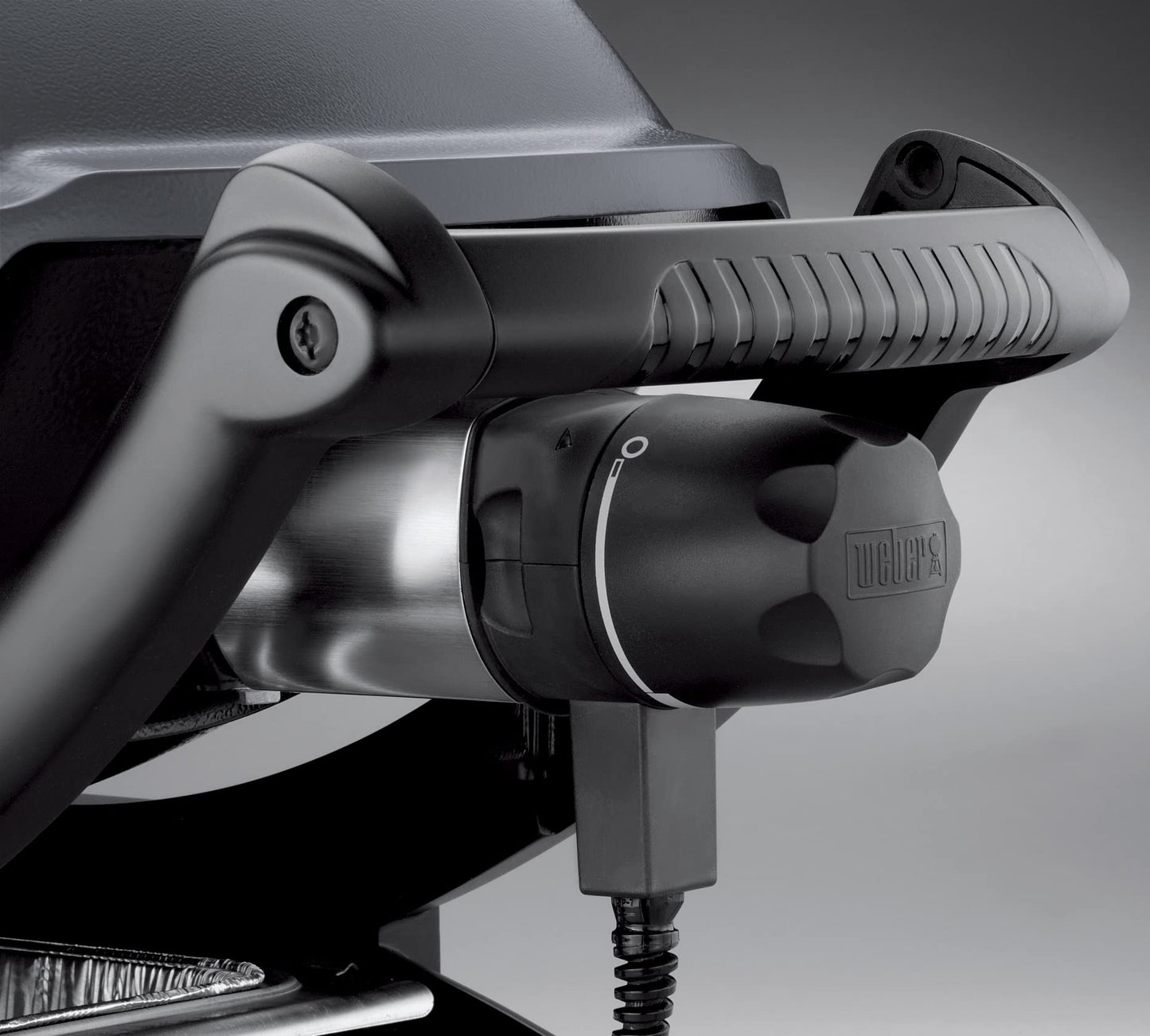 Weber Q1400 Elektrogrill (Dark Grey) mit 43 x 32 cm Grillfläche, 2-geteiltem porzellanemailliertem Gussrost und Aluminiumguss-Gehäuse. Kompakt, leistungsstark und ideal für Balkon oder Terrasse. Für stilvolles Grillen mit echtem BBQ-Feeling.