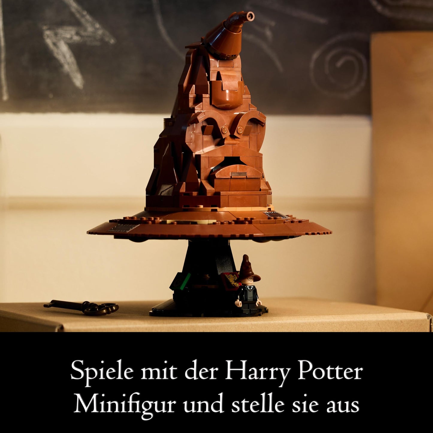 LEGO Harry Potter Der Sprechende Hut (Set 76429). 561 Teile, 31 magische Soundkombinationen & Hogwarts-Ständer mit Harry-Minifigur.