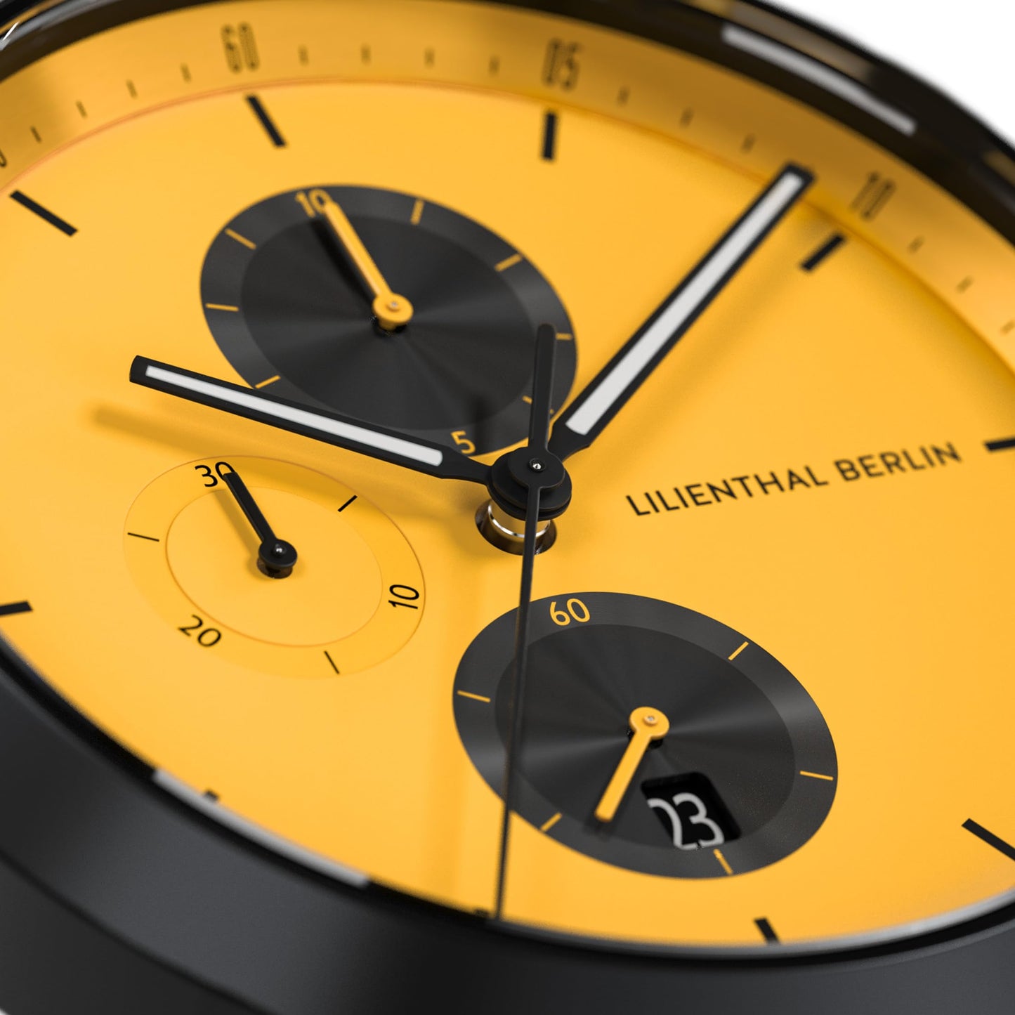 Lilienthal Berlin Chronograph Line 2 (42,5 mm, schwarz/gelb). Präziser Herren-Chronograph aus 316L-Chirurgenstahl mit Quarzwerk, saphirgehärtetem Glas & schwarzem Lederband – robust und elegant. Einfach mal urban glänzen.