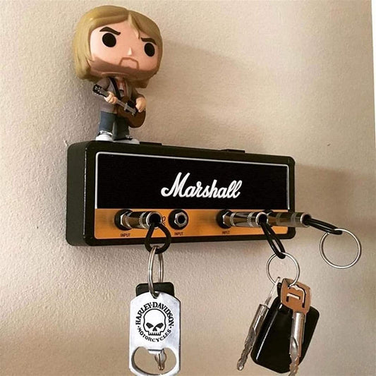 Marshall Schlüsselbrett Jack Rack 2.0 im Design des legendären JCM800 – Schlüsselhalter zur Wandmontage mit 4 Gitarrenstecker-Anhängern. Robuste Halterung für Haus, Studio oder Proberaum. Für Musikliebhaber mit Stil und Sinn für Details.