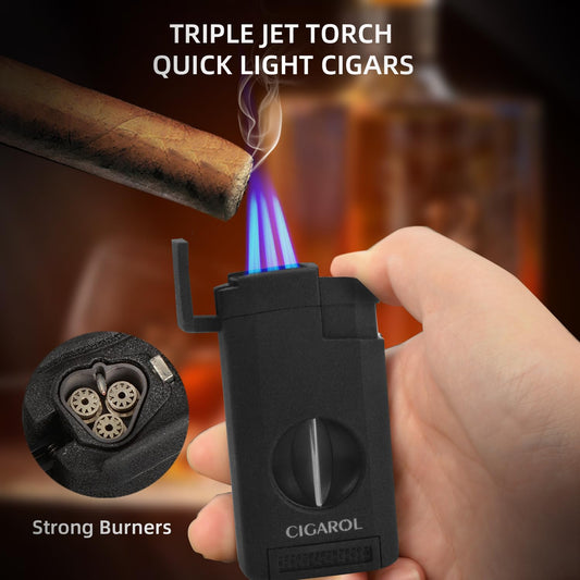 CIGAROL 3-in-1 Zigarrenfeuerzeug mit V-Cutter, 3-fach Jetflamme und edler Geschenkbox. Sturmfestes Design (ohne Gas) für präzises Anzünden und sauberes Schneiden. Hochwertiges Zigarrenzubehör und stilvolles Geschenk für Genießer.