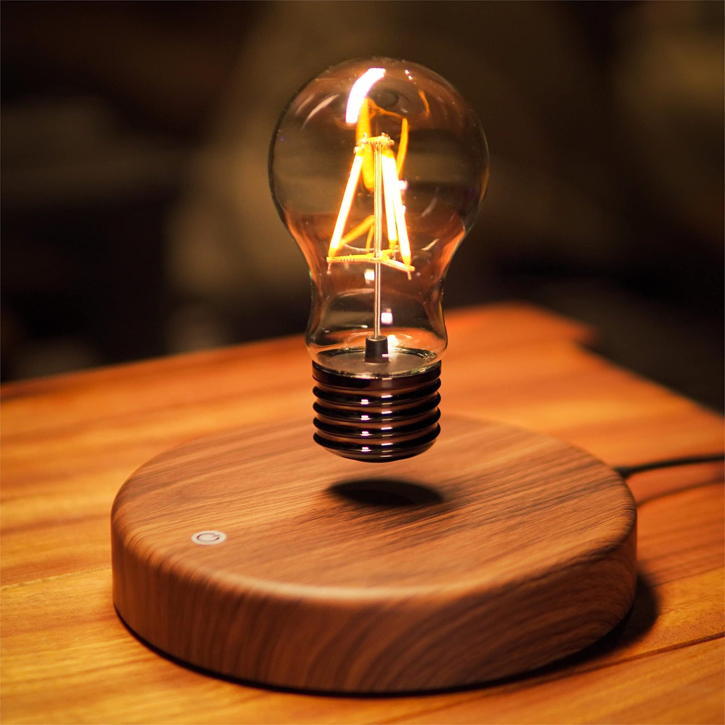 HCNT Schwebe-Glühbirne – Magnetische Rotations-LED-Schreibtischlampe. Sichere dir dein einzigartiges Schwebe-Deko-Highlight.