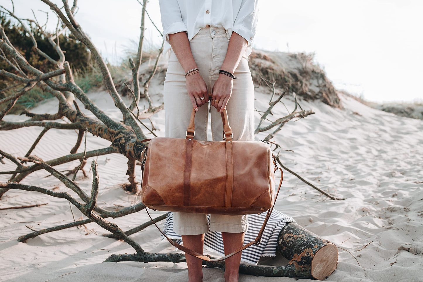 HOLZRICHTER Berlin No 8-1 (M) – Premium Weekender aus edlem Leder in Camel-Braun, ideal als Reisetasche, Sporttasche oder Handgepäck. Hochwertig verarbeitet mit zeitlosem Design. Für stilvolle Kurztrips mit Anspruch.