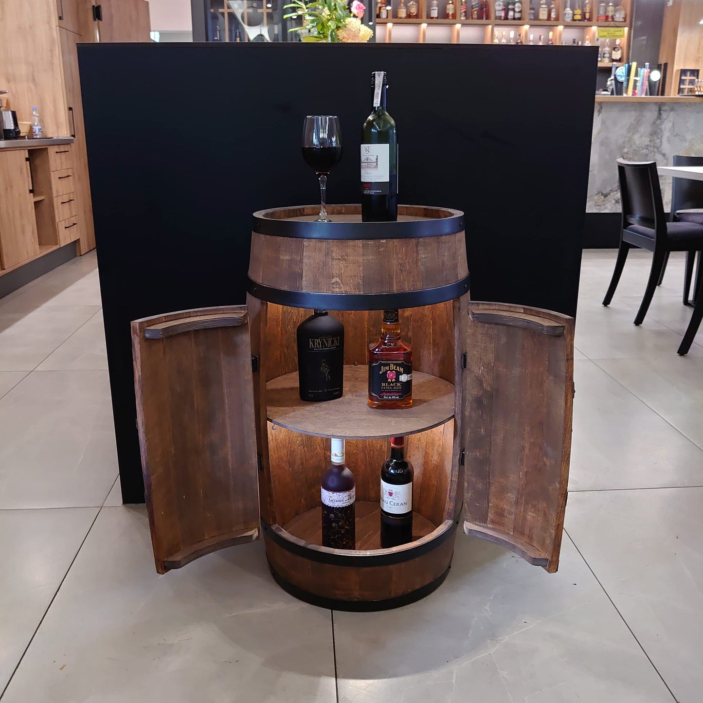 Creative Cooper Weinregal aus Holz – Deine stilvolle Minibar für Keller & Wohnzimmer.