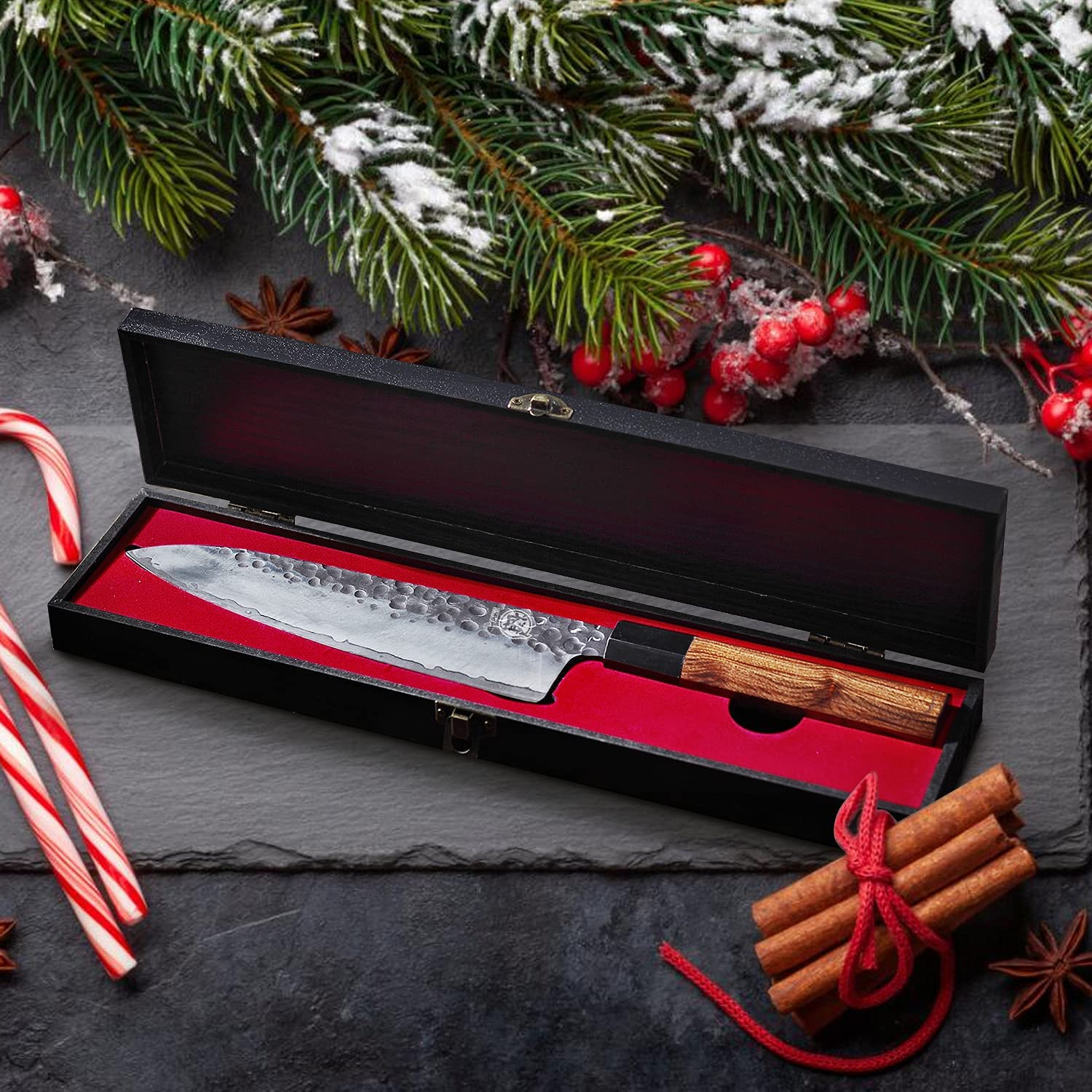Mitsumoto Sakari Gyuto 22 cm in edler Geschenkbox – japanisches Küchenmesser mit handgeschmiedeter Klinge in hochwertiger Holzverpackung