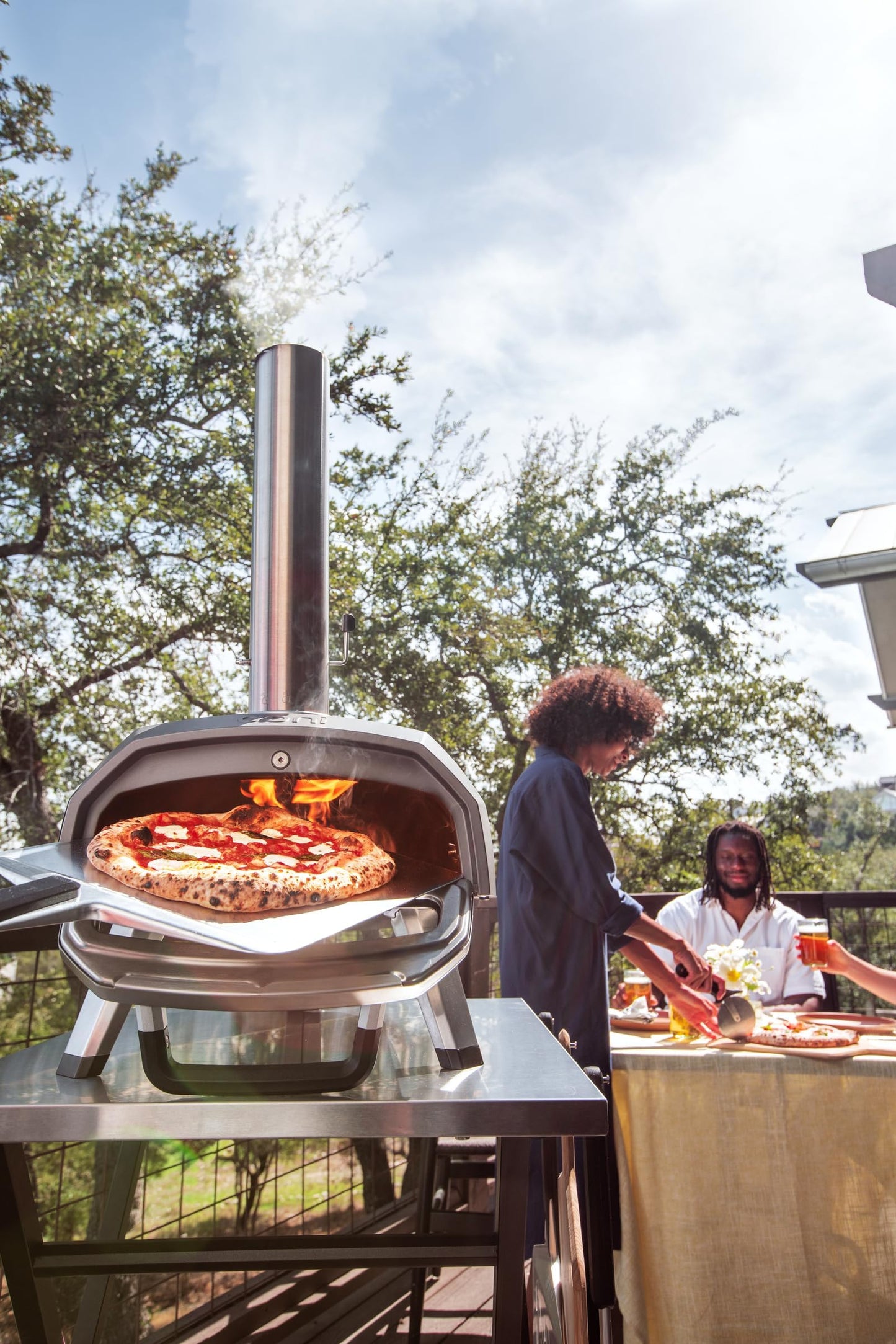 Ooni Karu 2 Multi-Brennstoff Pizzaofen . Tragbarer Outdoor-Ofen für Gas, Holz & Holzkohle.Genieße authentische Steinofenpizza überall.