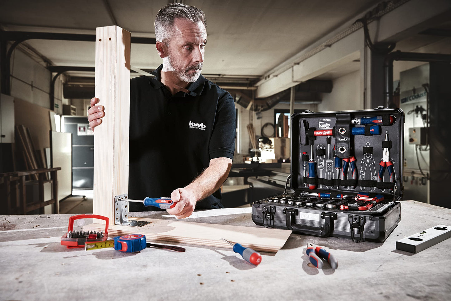 KWB 129-tlg. Werkzeugkoffer – Robuster Aluminium-Koffer für Werkstatt, Haushalt & Unterwegs Rüste dich jetzt aus und meistere jede Herausforderung!