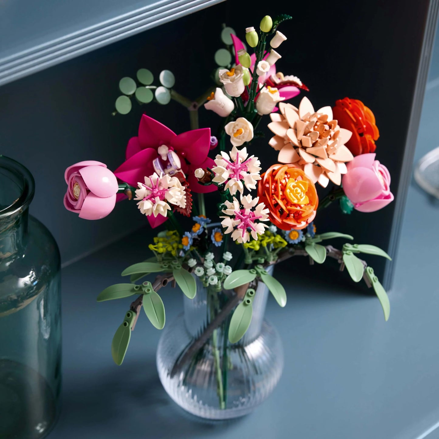 LEGO Botanicals Schöner Rosafarbener Blumenstrauß - Blumendeko - Bauset für Erwachsene - Dekorative Gänseblümchen, Kornblumen, Rosen und Holunderblüten zum Ausstellen - Bürodekoration 10342