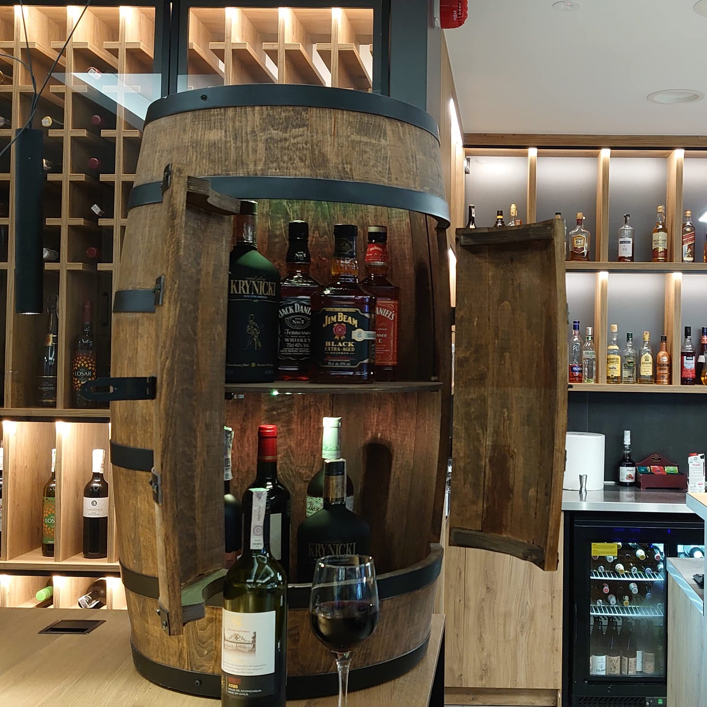 Creative Cooper Weinregal aus Holz – Deine stilvolle Minibar für Keller & Wohnzimmer.
