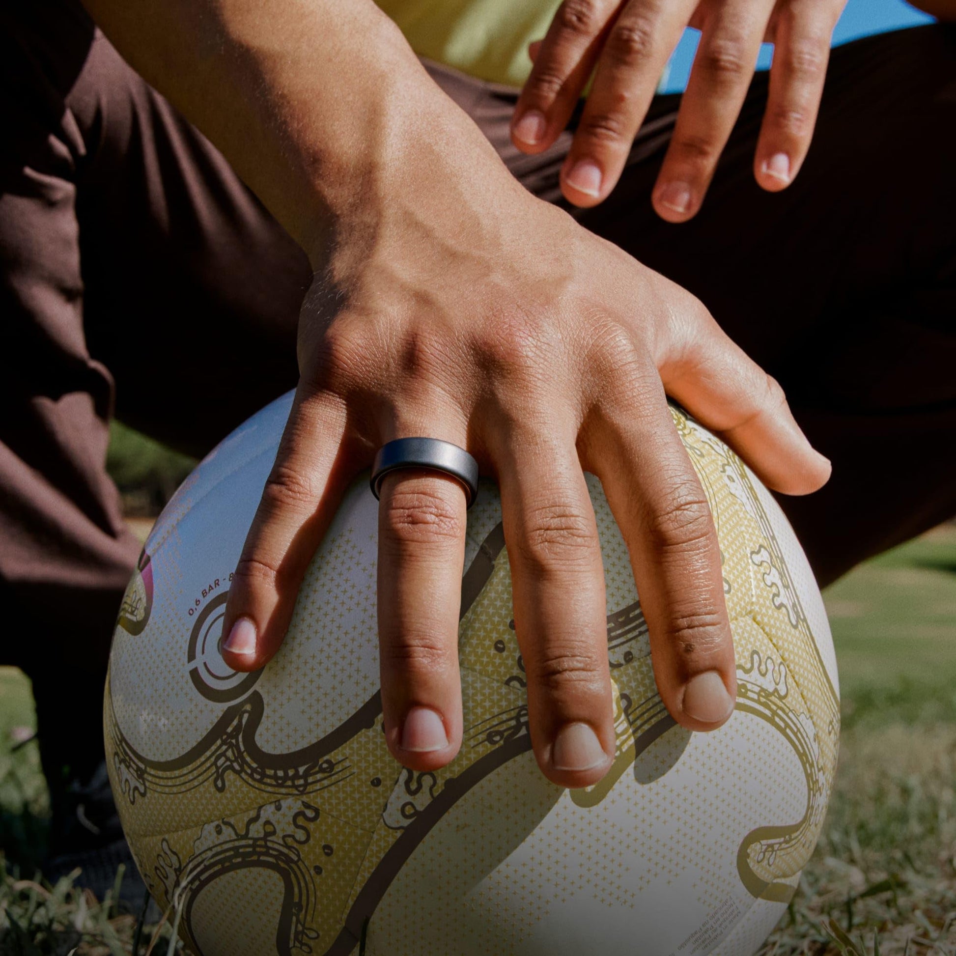 Oura Ring 4 am Finger – ideal für Alltag, Sport & Schlaftracking