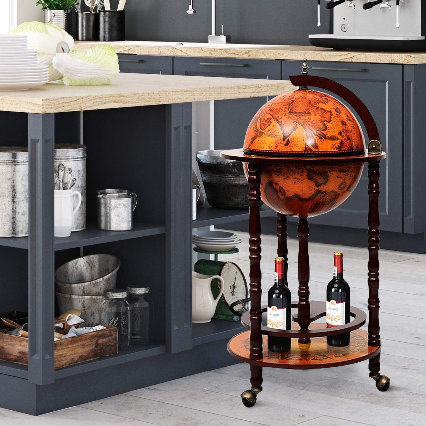 Globusbar in Braun – dekorativer Barwagen mit integrierter Minibar und Weinregal, flexibel dank Rollen. Klassisches Globus-Design mit Stauraum für Flaschen und Gläser. Für stilvolles Servieren und elegante Raumakzente.