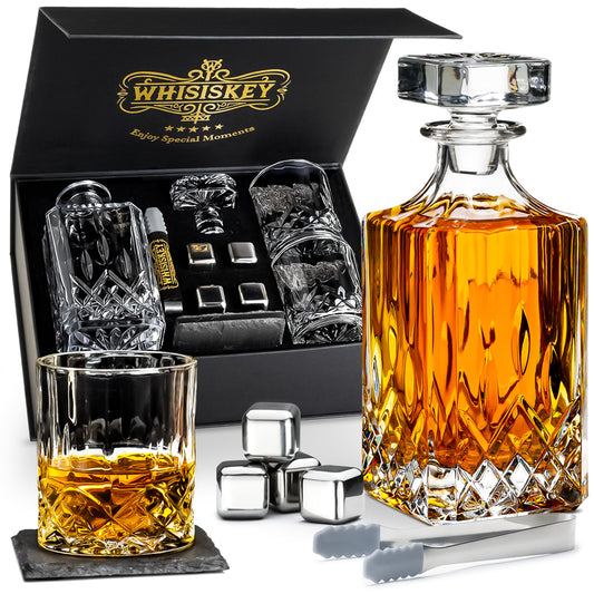WHISISKEY Whiskey Karaffe Set – klassisches Geschenkset mit 700 ml Dekanter, 2 Gläsern und 4 wiederverwendbaren Whisky-Steinen. Für Genießer mit Geschmack.