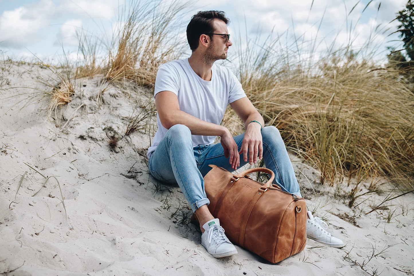 HOLZRICHTER Berlin No 8-1 (M) – Premium Weekender aus edlem Leder in Camel-Braun, ideal als Reisetasche, Sporttasche oder Handgepäck. Hochwertig verarbeitet mit zeitlosem Design. Für stilvolle Kurztrips mit Anspruch.
