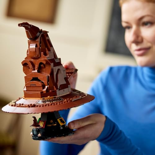 LEGO Harry Potter Der Sprechende Hut (Set 76429). 561 Teile, 31 magische Soundkombinationen & Hogwarts-Ständer mit Harry-Minifigur.