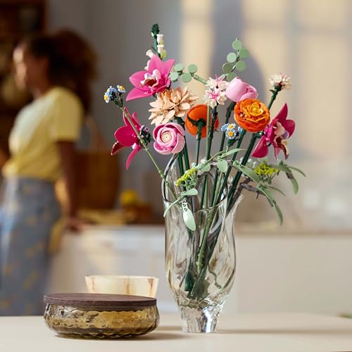 LEGO Botanicals Schöner Rosafarbener Blumenstrauß - Blumendeko - Bauset für Erwachsene - Dekorative Gänseblümchen, Kornblumen, Rosen und Holunderblüten zum Ausstellen - Bürodekoration 10342