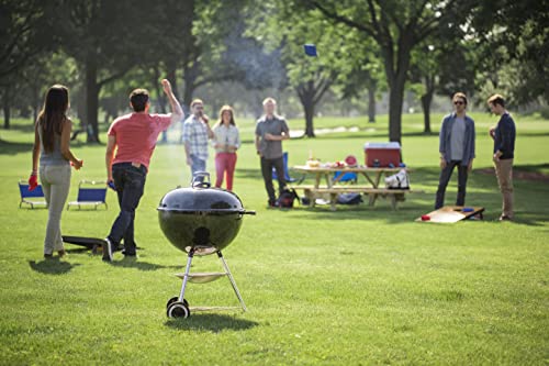 Weber Original Kettle Holzkohlegrill Ø 57 cm mit porzellanemailliertem Deckel und Kessel, integriertem Thermometer und One-Touch-Reinigungssystem. Klassiker mit viel Grillfläche und ikonischem Design. Für authentisches BBQ in bewährter Weber-Qualität.