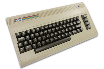 The C64 „Maxi“ – funktionsfähiger Heimcomputer im Original-Look des Commodore 64 mit USB, HDMI und 64 vorinstallierten Spielen. Für echtes Retro-Feeling mit moderner Technik. Ohne Netzteil, kompatibel mit gängigen USB-Stromquellen.