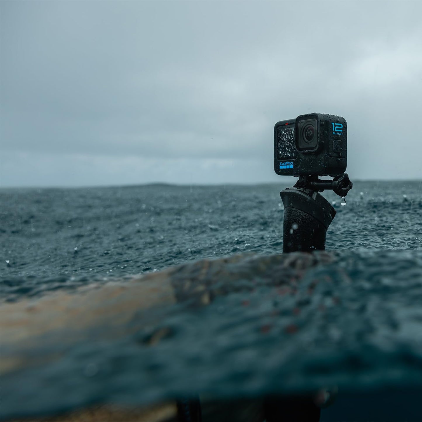 GoPro HERO12 Black. Wasserdichte Action-Kamera mit 27 MP & Ultra-Stabilisierung. Erlebe grenzenlose Abenteuer und halte jeden Moment in atemberaubender Detailtreue fest.