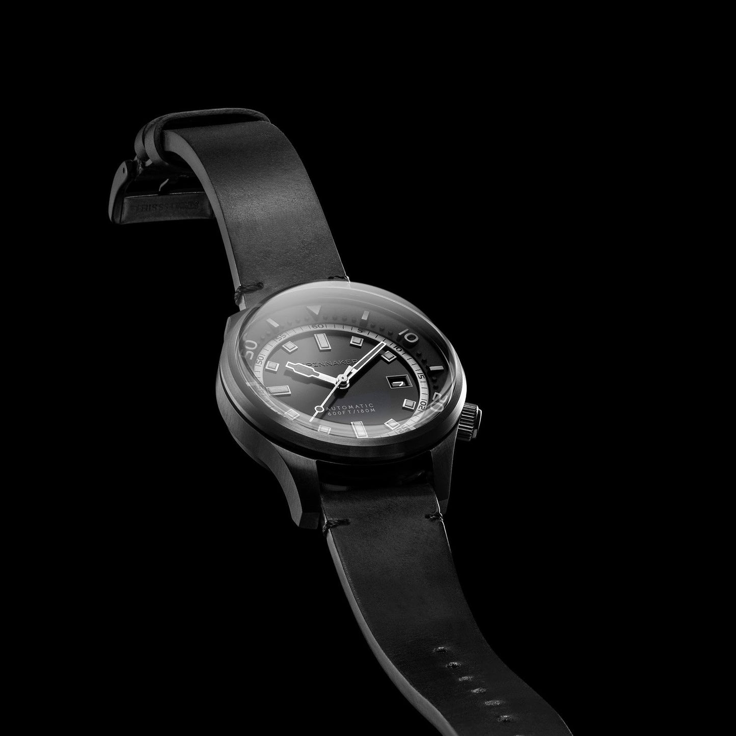 Spinnaker Bradner Automatik-Herrenuhr (42 mm, Midnight Black, SP-5062-06). Zeitlose Eleganz trifft präzise Uhrmacherkunst: Automatisches 3-Zeiger-Werk, kratzfestes Saphirglas und edles Lederarmband. Vervollständige deinen Look mit technischer Raffinesse.