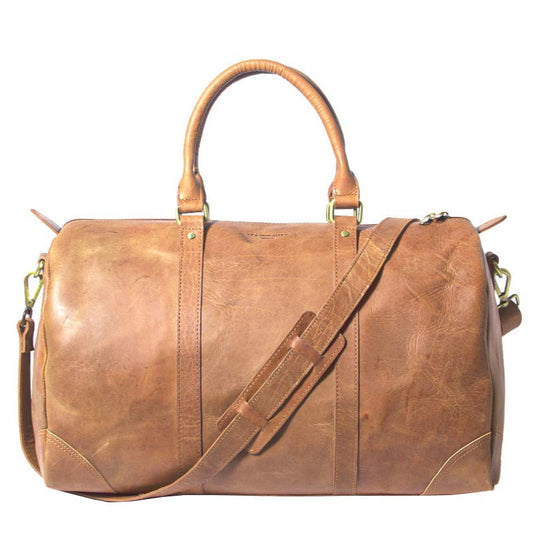 HOLZRICHTER Berlin No 8-1 (M) – Premium Weekender aus edlem Leder in Camel-Braun, ideal als Reisetasche, Sporttasche oder Handgepäck. Hochwertig verarbeitet mit zeitlosem Design. Für stilvolle Kurztrips mit Anspruch.
