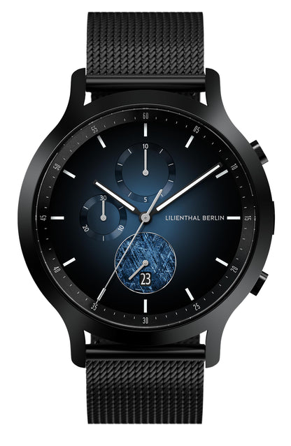 Lilienthal Berlin Chronograph Meteorite IV (42,5 mm, schwarz). Exklusive Herrenuhr mit Meteorit-Zifferblatt, Mesh-Armband und saphirgehärtetem Mineralglas – robust und einzigartig. Jetzt entdecken und himmlisch präzise Zeit erleben.