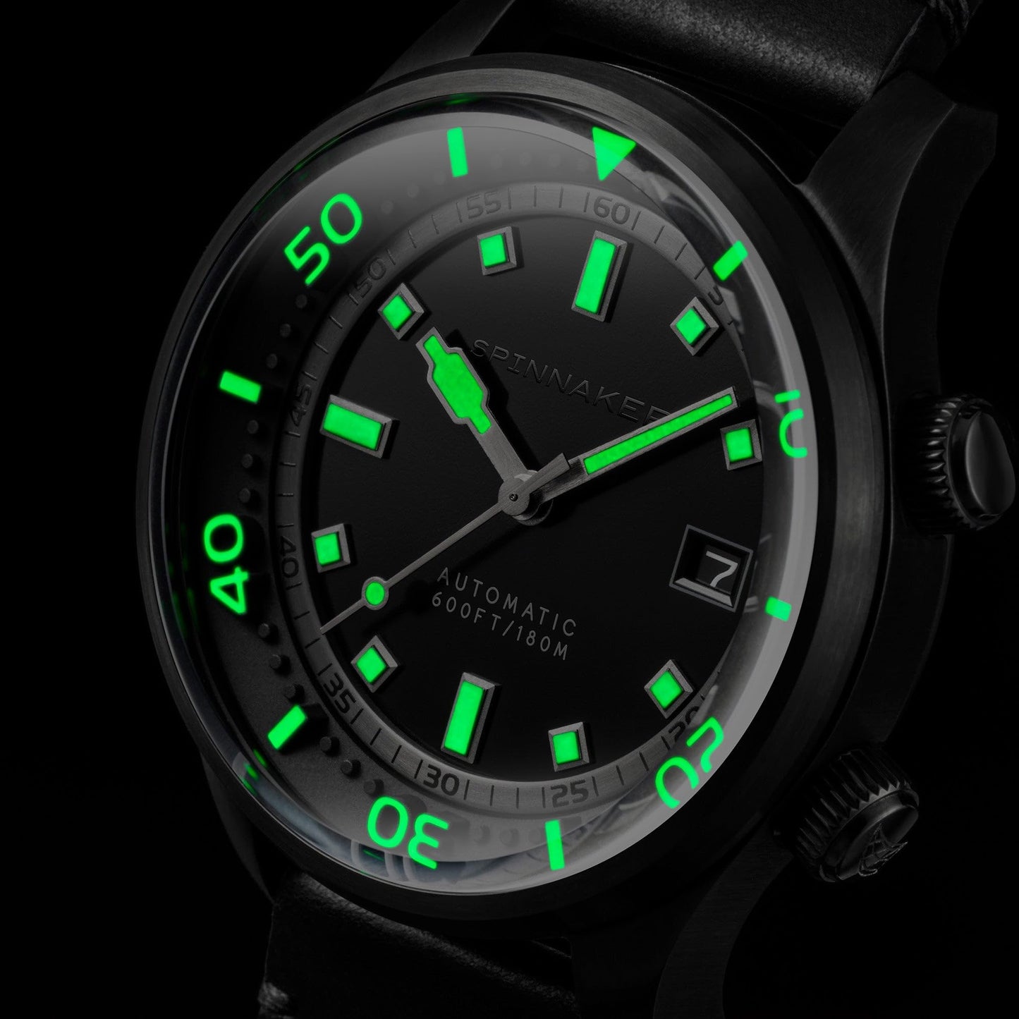 Spinnaker Bradner Automatik-Herrenuhr (42 mm, Midnight Black, SP-5062-06). Zeitlose Eleganz trifft präzise Uhrmacherkunst: Automatisches 3-Zeiger-Werk, kratzfestes Saphirglas und edles Lederarmband. Vervollständige deinen Look mit technischer Raffinesse.