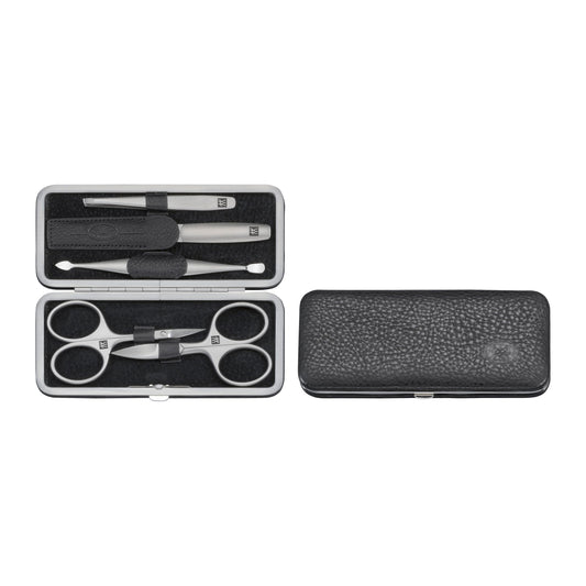 ZWILLING Maniküre-Set (5-teilig) im schwarzen Echtleder-Etui mit stabilem Metallrahmen – inklusive Nagel- und Hautschere sowie weiterer Pflegeinstrumente. Hochwertige Qualität für präzise Nagelpflege. Stilvoll, langlebig und ideal für unterwegs.