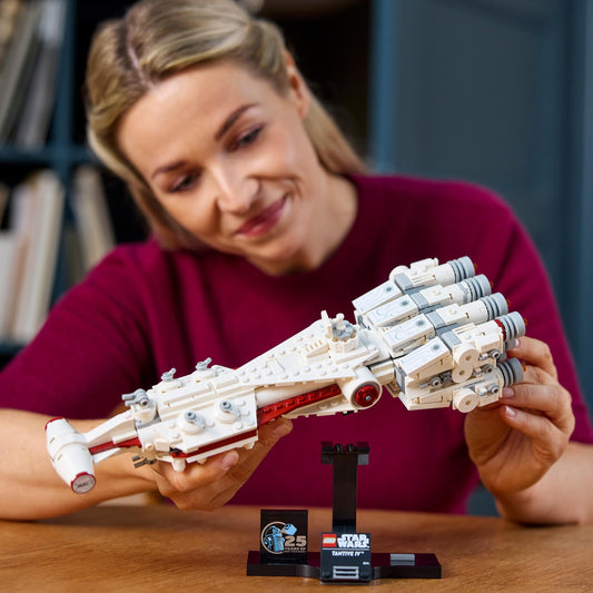 LEGO Star Wars Tantive IV (Set 75376). 654 Teile Sternenschiff-Klassiker mit Jubiläumsständer.